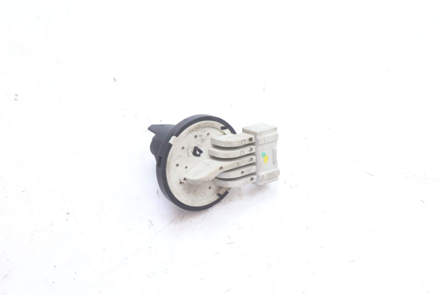 photo de SWITCH PIAGGIO LIBERTY IGET 4T 50 (2021 - 2025) - Alternative perspective