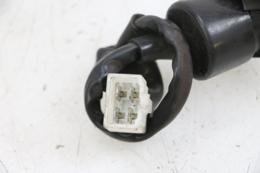 photo de SWITCH PEUGEOT SPEEDFIGHT 4 4T EFI 50 (2021 - 2025) - Zoom on usage condition