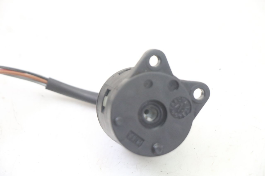 photo de SWITCH YAMAHA WHY 50 (1998 - 2000) - Zoom on usage condition