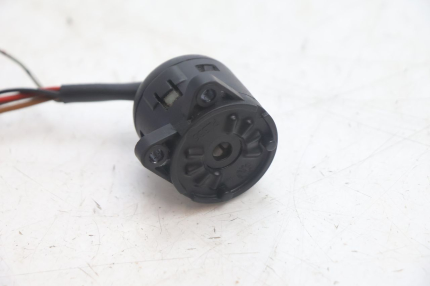 photo de IGNITION SWITCH YAMAHA YP MAJESTY 125 (2002 - 2006) - Zoom on usage condition