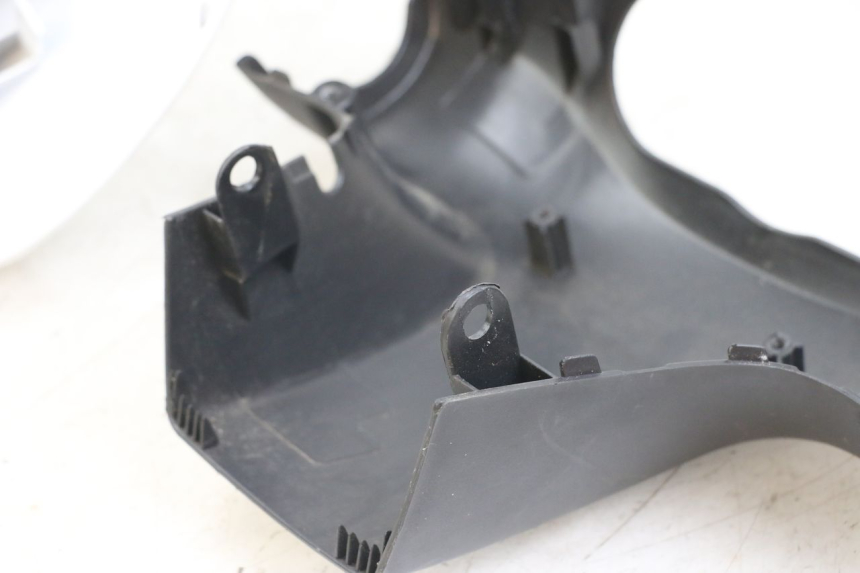 photo de HANDLEBAR COVER KYMCO AGILITY 4T 50 (2018 - 2022) - High-resolution close-up