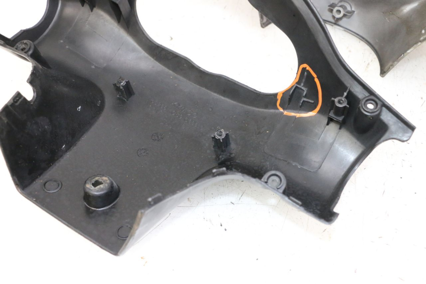 photo de HANDLE BAR PANEL KYMCO AGILITY 4T 50 (2005 - 2018) - High-resolution close-up