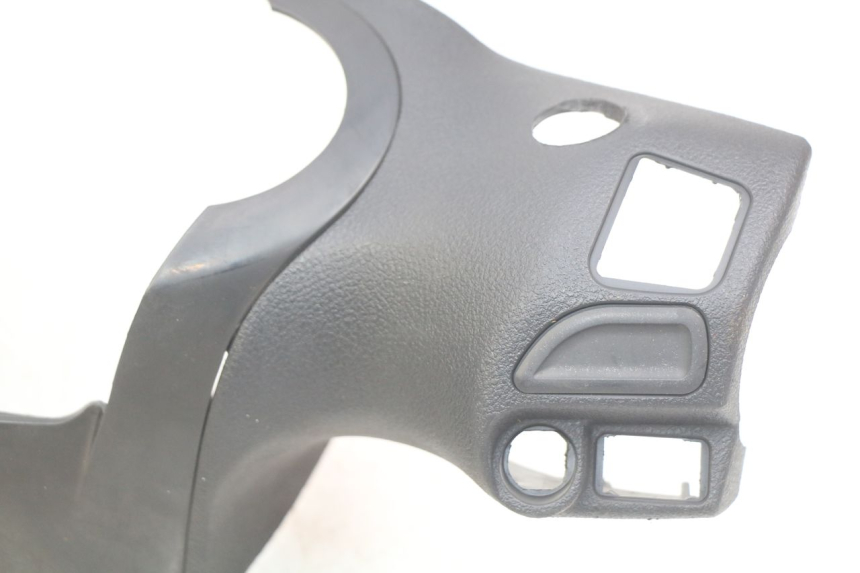 photo de REAR HANDLEBAR COVER PIAGGIO BEVERLY 125 (2010 - 2015) - High-resolution close-up