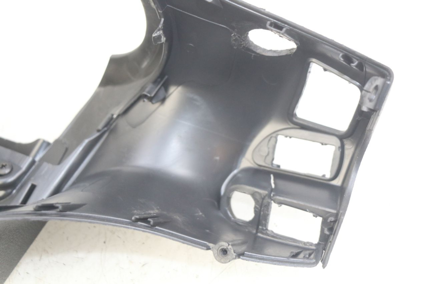 photo de REAR HANDLEBAR COVER PIAGGIO BEVERLY 125 (2010 - 2015) - Technical close-up