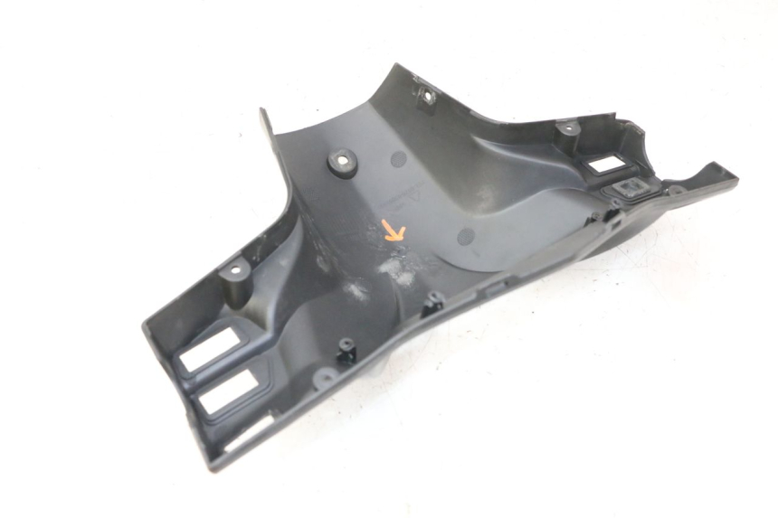 photo de REAR HANDLEBAR COVER TNT MOTOR BOSTON 4T 50 (2018 - 2025) - Fixing points details