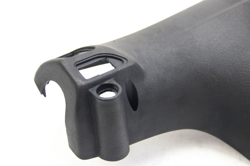 photo de REAR HANDLEBAR COVER DERBI BOULEVARD 50 (2009 - 2006) - Fixing points details