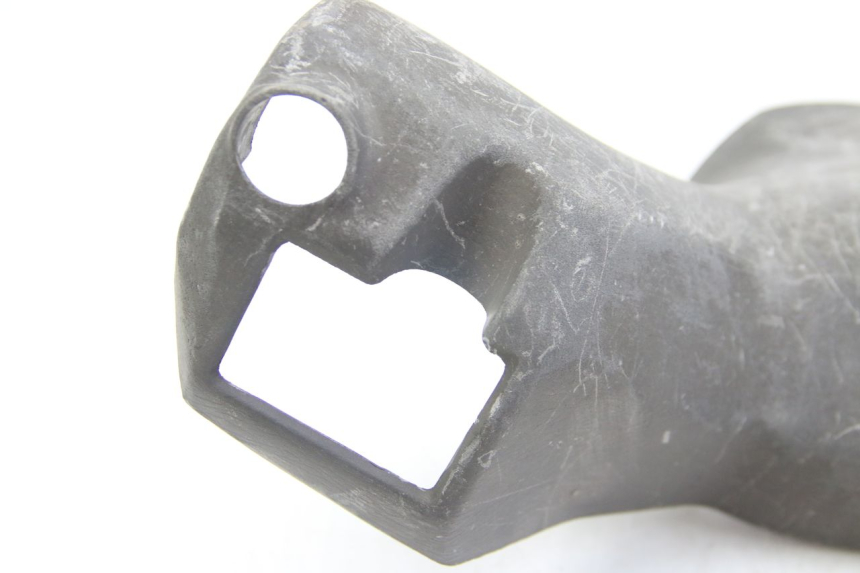 photo de REAR HANDLEBAR COVER SUZUKI BURGMAN 125 (2007 - 2014) - Fixing points details