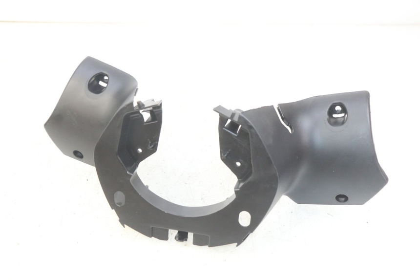 photo de REAR HANDLEBAR COVER PEUGEOT CITYSTAR AIR 125 (2014 - 2017) - Zoom on usage condition