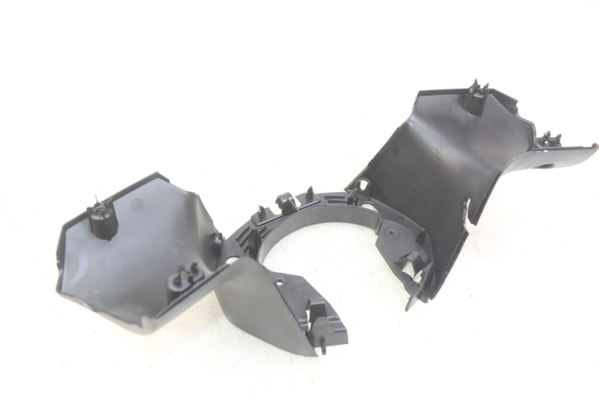 photo de REAR HANDLEBAR COVER PEUGEOT CITYSTAR AIR 125 (2014 - 2017) - Alternative perspective