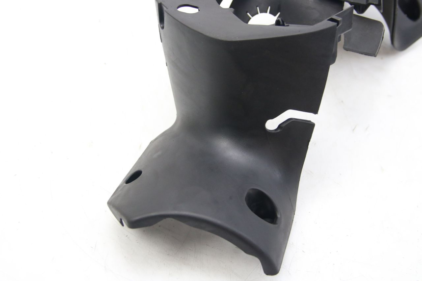 photo de REAR HANDLEBAR COVER PEUGEOT CITYSTAR 125 (2011 - 2017) - Technical close-up