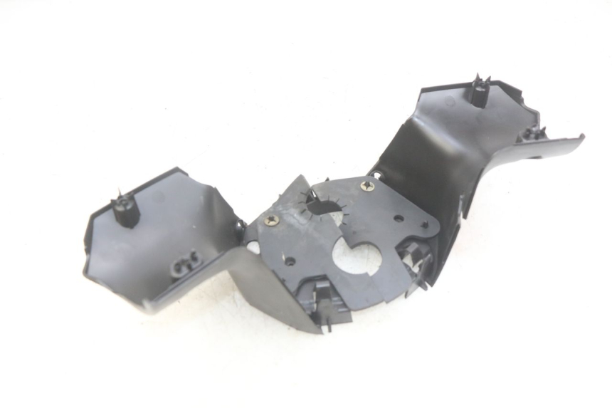 photo de REAR HANDLEBAR COVER PEUGEOT CITYSTAR 125 (2011 - 2017) - Zoom on usage condition