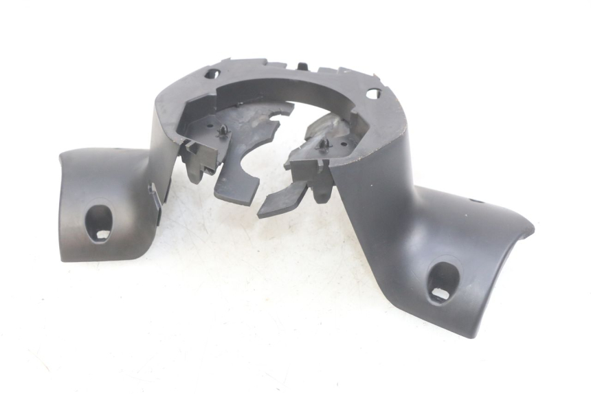 photo de REAR HANDLEBAR COVER PEUGEOT CITYSTAR 125 (2011 - 2017) - Technical close-up