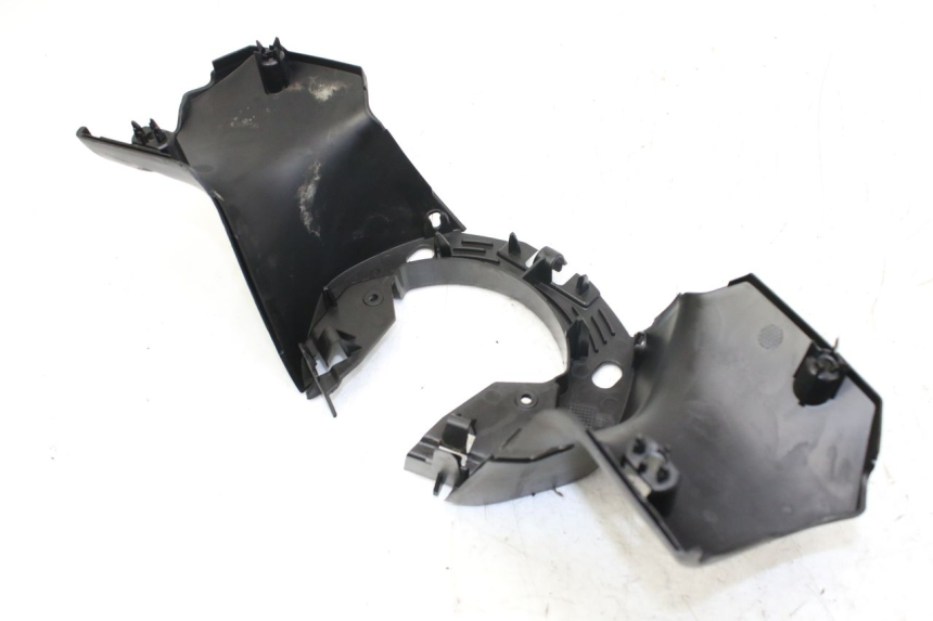 photo de REAR HANDLEBAR COVER PEUGEOT CITYSTAR 50 (2013 - 2017) - Fixing points details