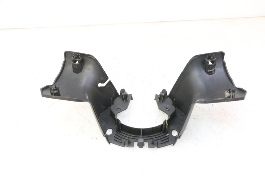 photo de REAR HANDLEBAR COVER PEUGEOT CITYSTAR 50 (2013 - 2017) - Technical close-up