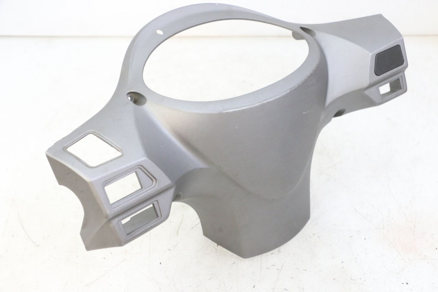 photo de REAR HANDLEBAR COVER SYM FIDDLE 3 III 125 (2014 - 2020) - High-resolution close-up