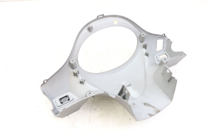 photo de REAR HANDLEBAR COVER SYM FIDDLE 3 III 125 (2014 - 2020) - Fixing points details