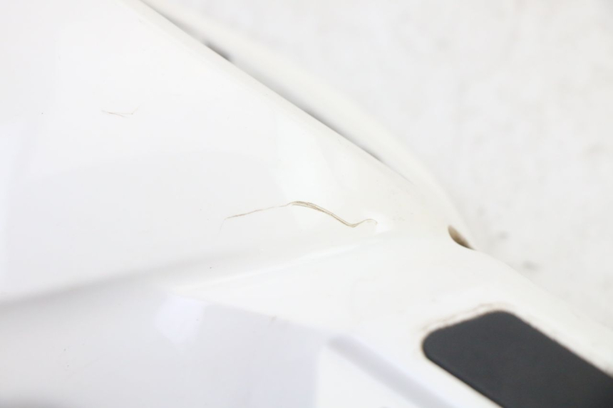 photo de REAR HANDLEBAR COVER SYM FIDDLE 3 III 125 (2014 - 2020) - Technical close-up