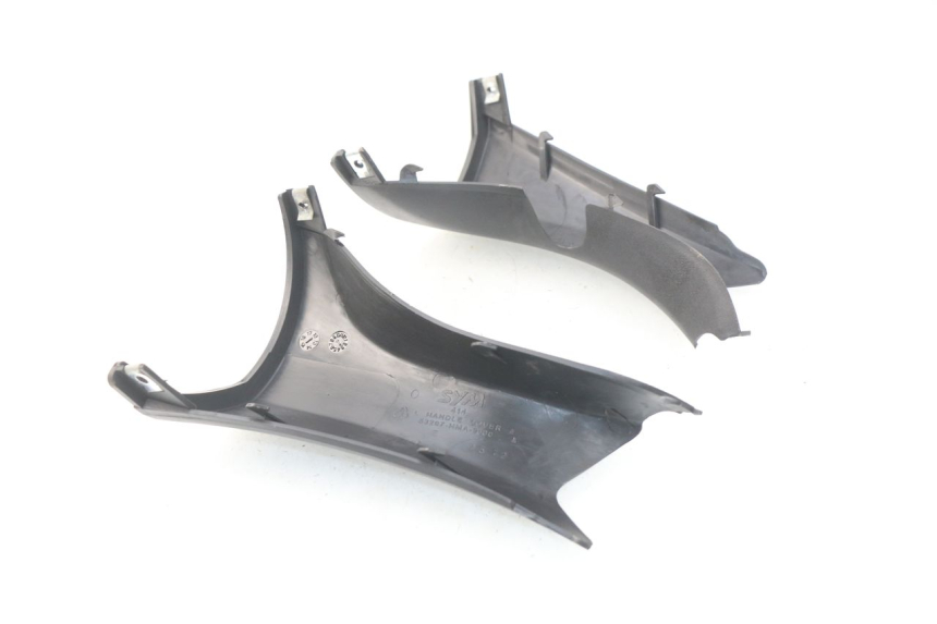 photo de HANDLE BAR REAR PANEL SYM GTS EFI ABS 125 (2012 - 2016) - Zoom on usage condition