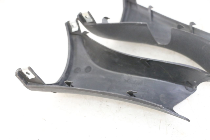 photo de HANDLE BAR REAR PANEL SYM JOYMAX 125 (2010 - 2017) - Technical close-up