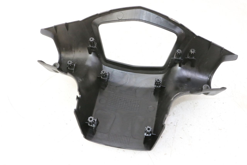 photo de REAR HANDLEBAR COVER PEUGEOT KISBEE 2T 50 (2010 - 2017) - Zoom on usage condition