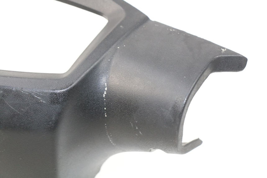 photo de REAR HANDLEBAR COVER PEUGEOT KISBEE 4T 50 (2018 - 2022) - Zoom on usage condition