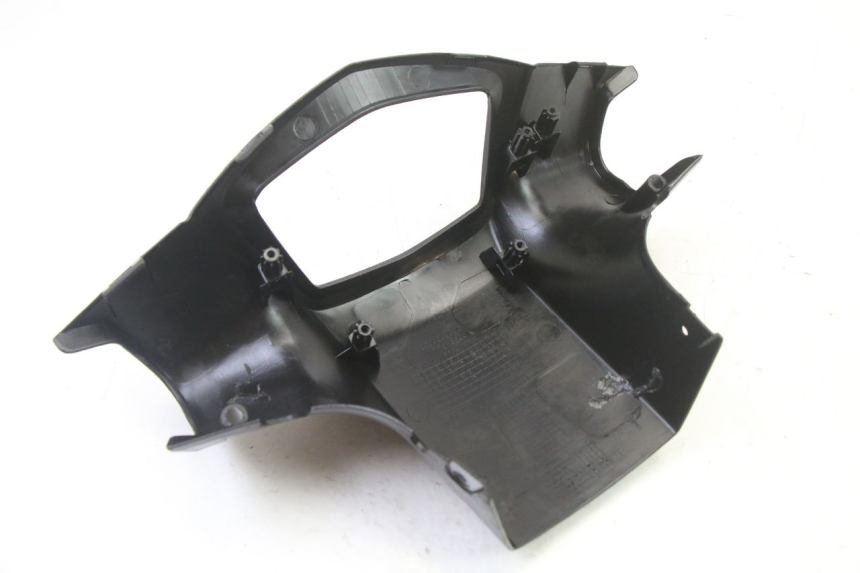 photo de REAR HANDLEBAR COVER PEUGEOT KISBEE 4T 50 (2018 - 2022) - Technical close-up