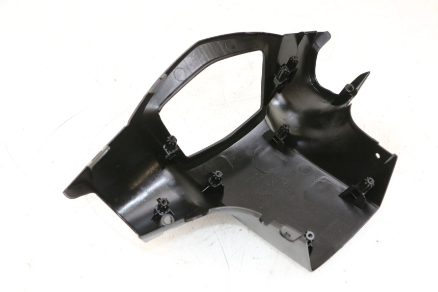 photo de REAR HANDLEBAR COVER PEUGEOT KISBEE 4T 50 (2010 - 2017) - Zoom on usage condition