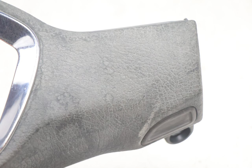 photo de HANDLE BAR REAR PANEL PIAGGIO LIBERTY 125 (1998 - 2008) - Zoom on usage condition