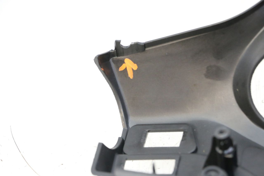 photo de HANDLE BAR REAR PANEL LONGJIA SHARPY 125 (2020 - 2024) - Zoom on usage condition