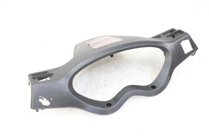 photo de HANDLE BAR REAR PANEL LONGJIA SHARPY 125 (2020 - 2024) - Technical close-up