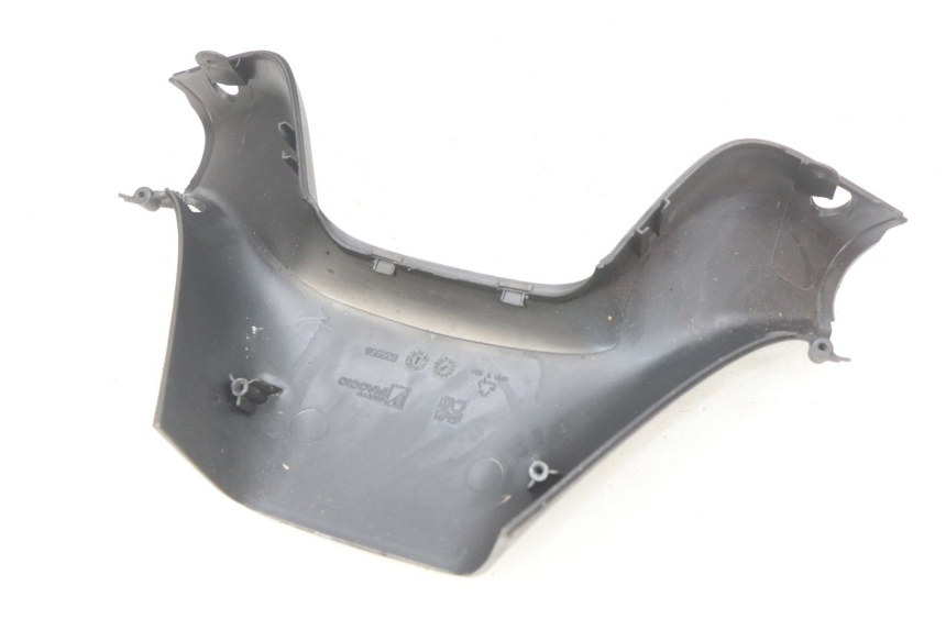 photo de REAR HANDLEBAR COVER PIAGGIO MP3 LT 400 (2007 - 2012) - Technical close-up