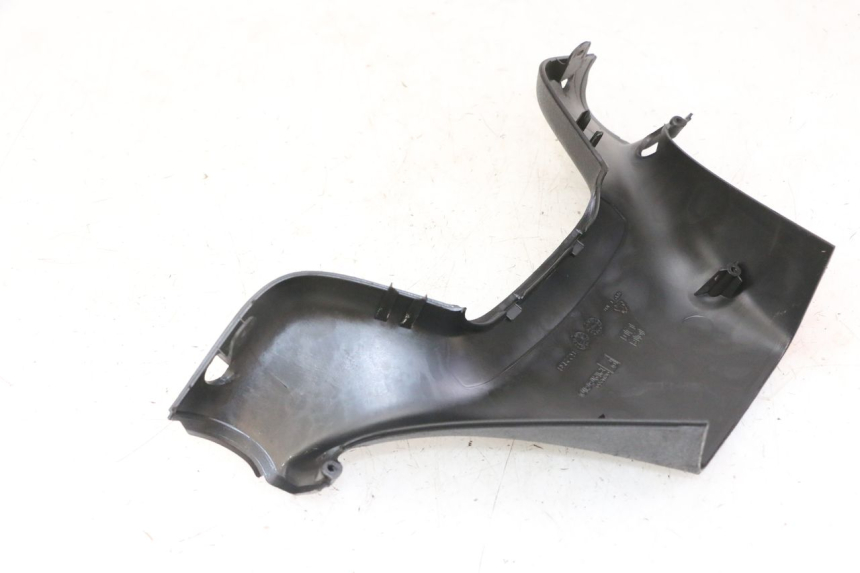 photo de REAR HANDLEBAR COVER PIAGGIO MP3 500 (2011 - 2015) - Technical close-up