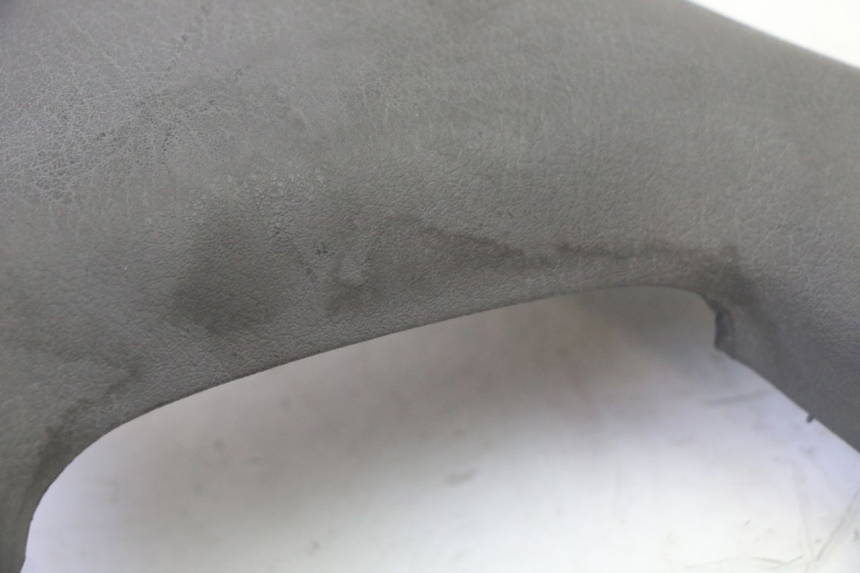 photo de REAR HANDLEBAR COVER PIAGGIO MP3 500 (2011 - 2015) - Technical close-up