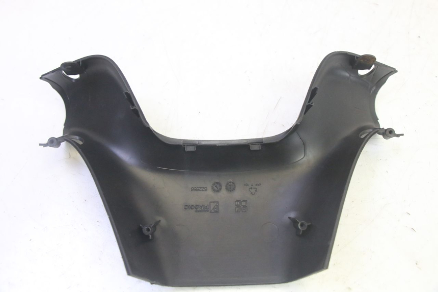 photo de REAR HANDLEBAR COVER PIAGGIO MP3 RL 250 (2006 - 2010) - Technical close-up
