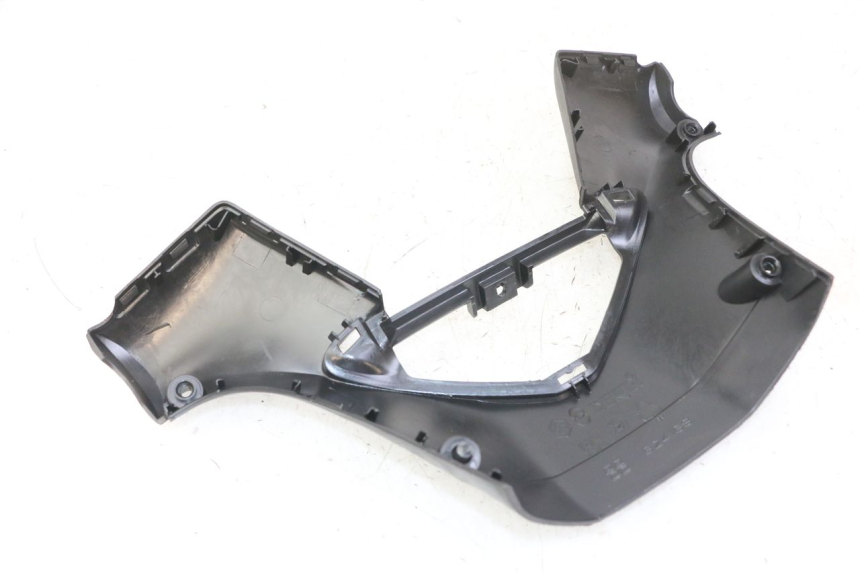 photo de REAR HANDLEBAR COVER GILERA NEXUS 125 (2009 - 2013) - Fixing points details