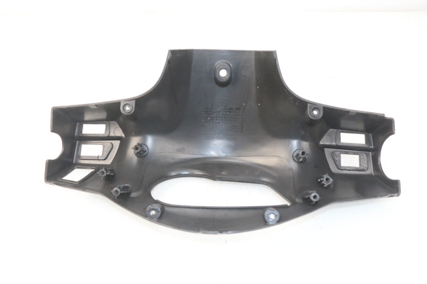 photo de HANDLE BAR REAR PANEL SYM ORBIT 2 4T 50 (2008 - 2017) - Zoom on usage condition