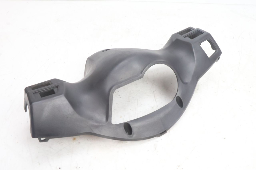 photo de HANDLE BAR REAR PANEL SYM ORBIT 2 4T 50 (2008 - 2017) - Zoom on usage condition
