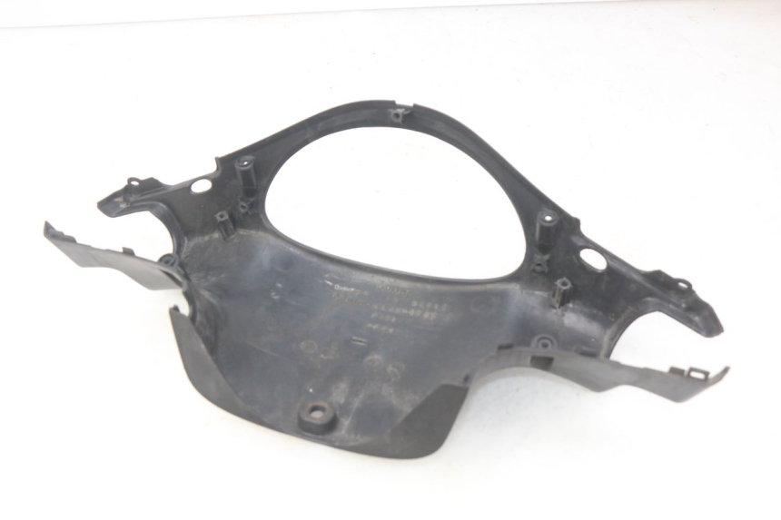 photo de REAR HANDLEBAR COVER KYMCO PEOPLE 250 (2004 - 2008) - Technical close-up