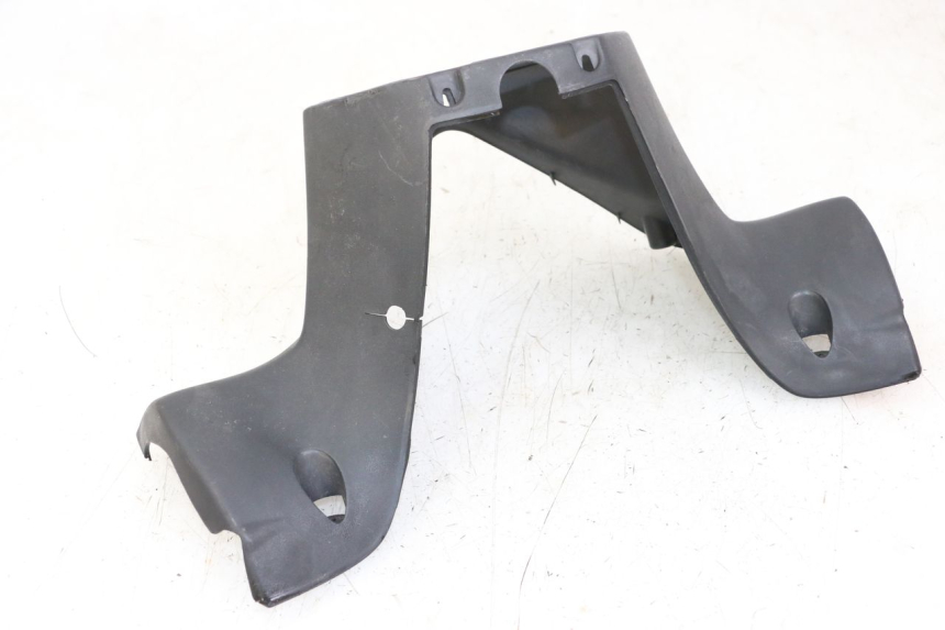 photo de REAR HANDLEBAR COVER PEUGEOT ELYSTAR 50 (2002 - 2014) - Zoom on usage condition