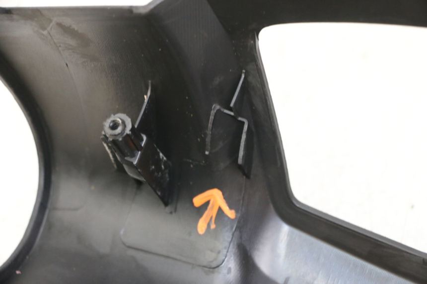 photo de HANDLE BAR REAR PANEL PEUGEOT VIVACITY 125 (2010 - 2017) - Fixing points details