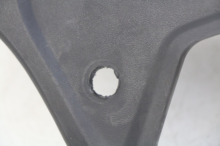 photo de REAR HANDLEBAR COVER GILERA RUNNER SP 50 (2009 - 2017) - Technical close-up