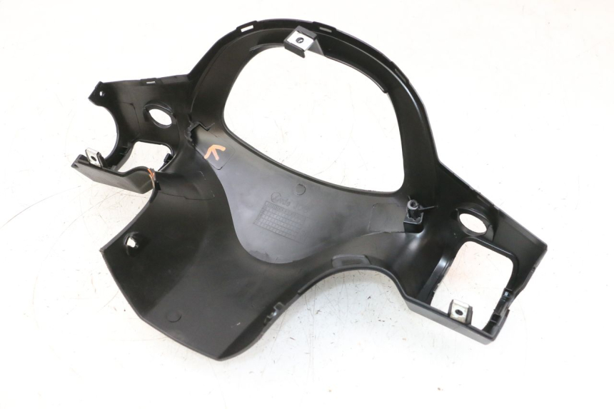 photo de REAR HANDLEBAR COVER JM MOTORS SANTANA 50 (2014 - 2023) - Fixing points details