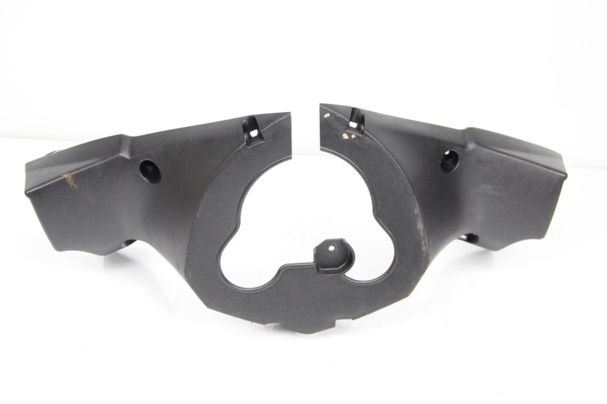 photo de HANDLE BAR REAR PANEL PEUGEOT SATELIS 125 (2013 - 2018) - Zoom on usage condition