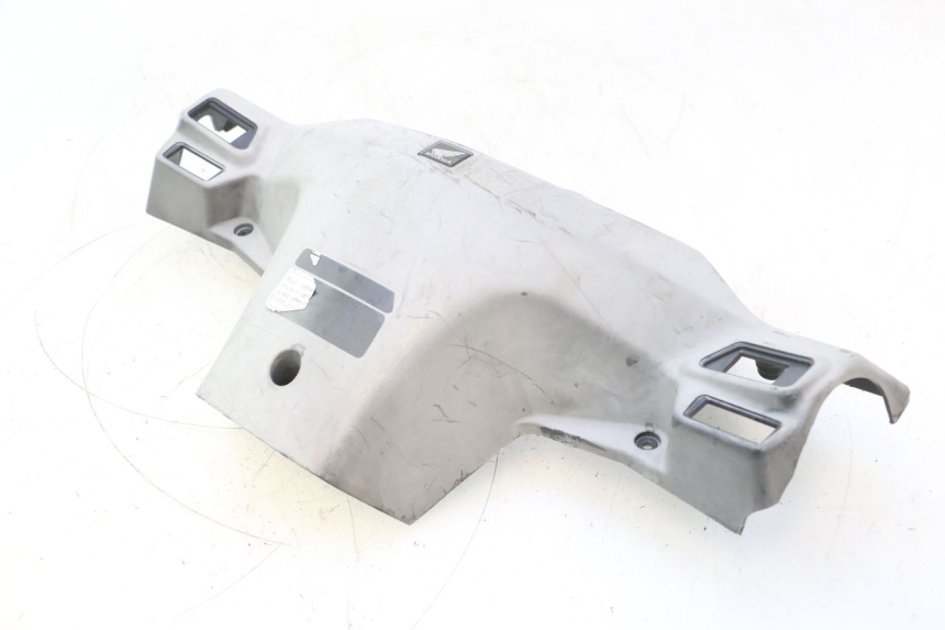 photo de REAR HANDLEBAR COVER HONDA SCV LEAD 100 (2003 - 2007) - Additional view of the item