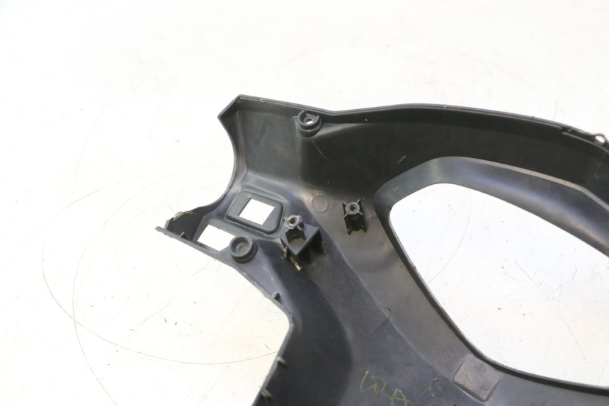 photo de REAR HANDLEBAR COVER HONDA SCV LEAD 100 (2003 - 2007) - Zoom on usage condition
