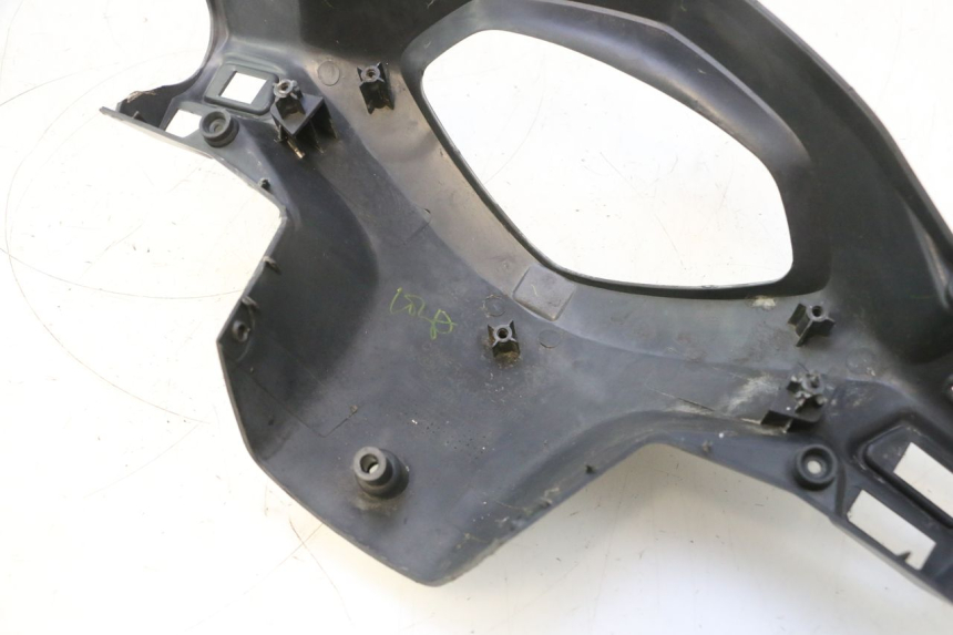 photo de REAR HANDLEBAR COVER HONDA SCV LEAD 100 (2003 - 2007) - Alternative perspective