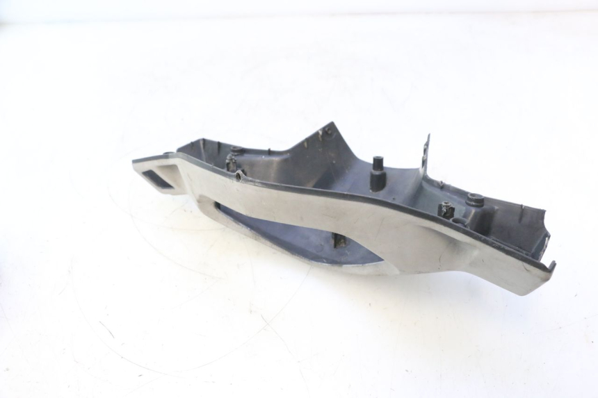 photo de REAR HANDLEBAR COVER HONDA SCV LEAD 100 (2003 - 2007) - Fixing points details