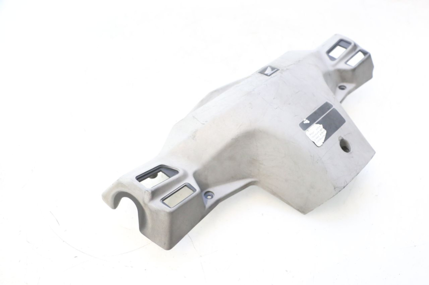 photo de REAR HANDLEBAR COVER HONDA SCV LEAD 100 (2003 - 2007) - Surface and material condition