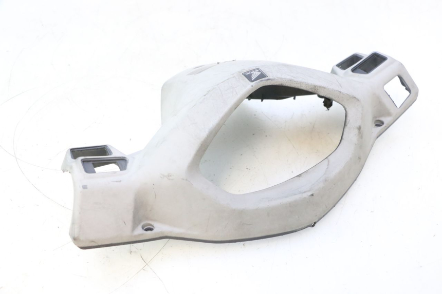 photo de REAR HANDLEBAR COVER HONDA SCV LEAD 100 (2003 - 2007) - Markings and original references