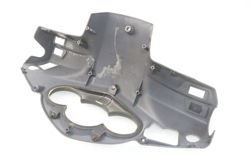 photo de HANDLE BAR REAR PANEL HONDA SES DYLAN 125 (2002 - 2006) - Zoom on usage condition